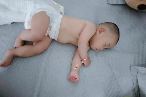 馆陶三个月宝宝抬头不稳